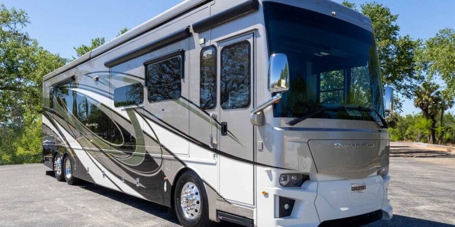 2021-Newmar-Dutch-Star-4326-Exterior-01