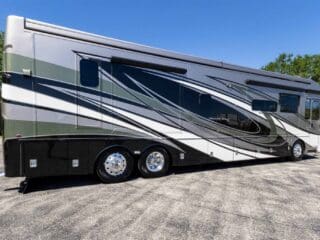 2021-Newmar-Dutch-Star-4326-Exterior-04_copy1