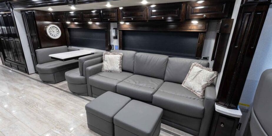 2021-Newmar-Dutch-Star-4326-Interior-03