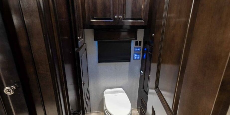 2021-Newmar-Dutch-Star-4326-Interior-10