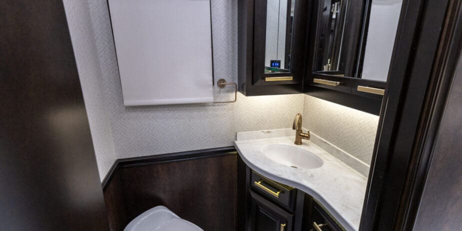 2022-Entegra-Cornerstone-45B-Interior-10-1536x1024-1