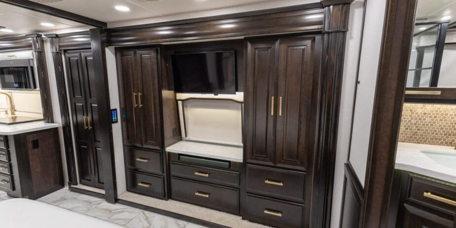 2022-Entegra-Cornerstone-45B-Interior-15-1536x1024-1