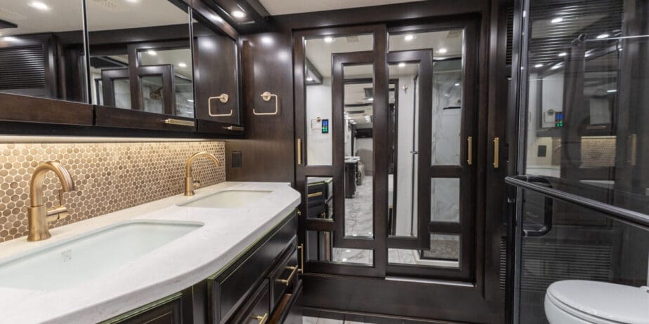 2022-Entegra-Cornerstone-45B-Interior-16-1536x1024-1