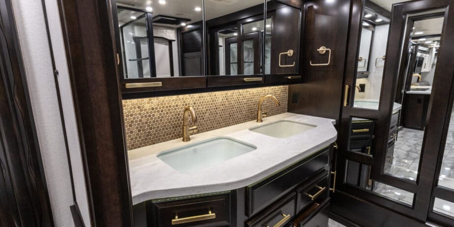 2022-Entegra-Cornerstone-45B-Interior-17-1536x1024-1