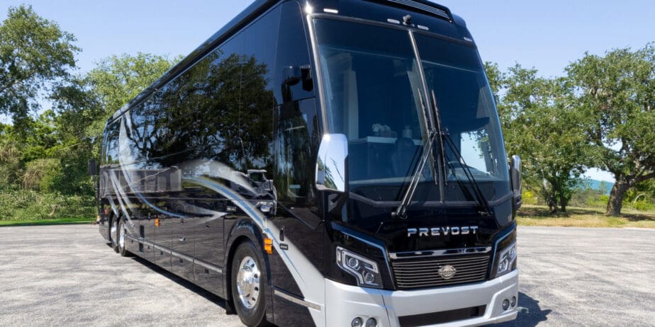 2025-Prevost-Marathon-H3-45-Exterior-01