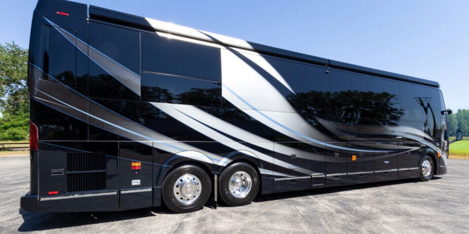 2025-Prevost-Marathon-H3-45-Exterior-04-1