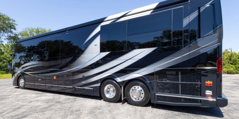 2025-Prevost-Marathon-H3-45-Exterior-08