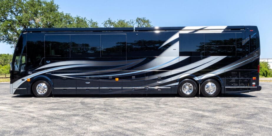 2025-Prevost-Marathon-H3-45-Exterior-09