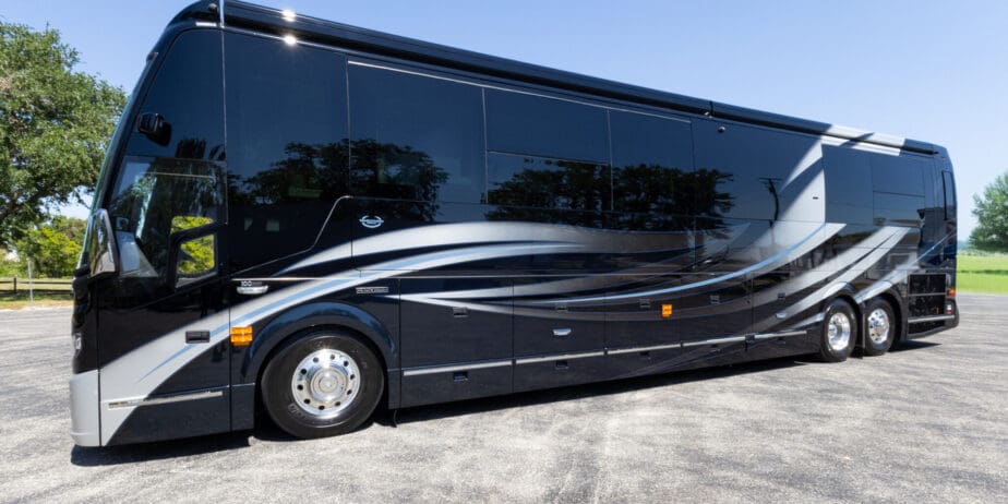 2025-Prevost-Marathon-H3-45-Exterior-10