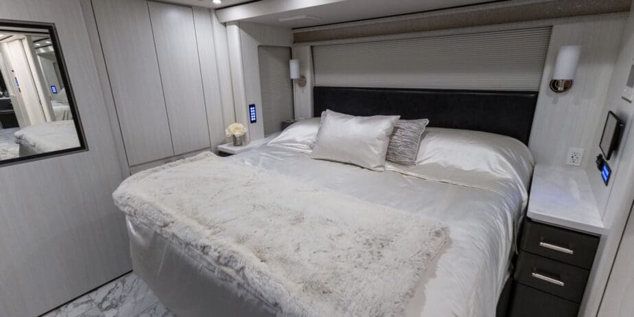 2025-Prevost-Marathon-H3-45-Interior-15