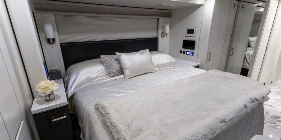 2025-Prevost-Marathon-H3-45-Interior-17