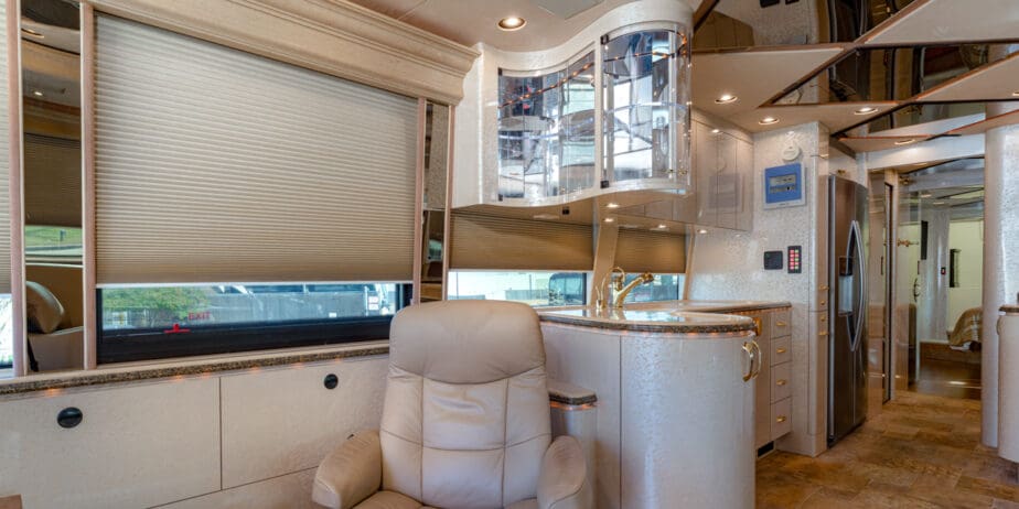 luxury-rv-marathon-coach-1011-002