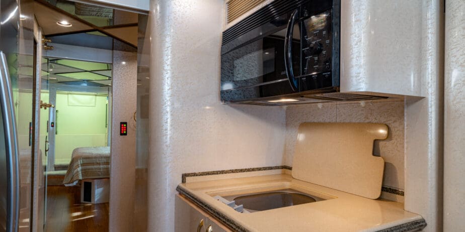 luxury-rv-marathon-coach-1011-008