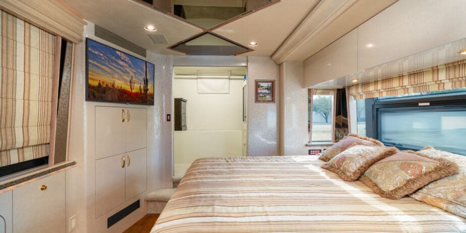 luxury-rv-marathon-coach-1011-010