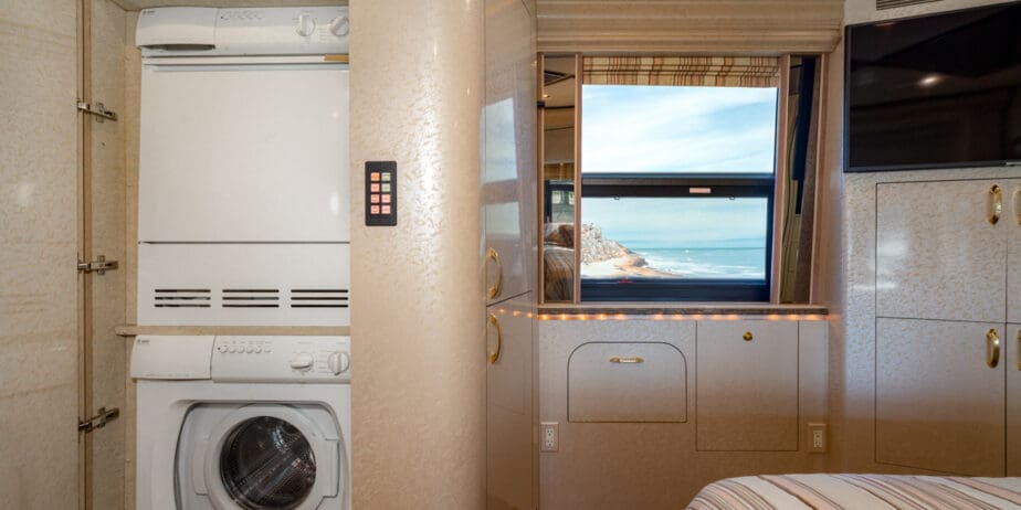 luxury-rv-marathon-coach-1011-011