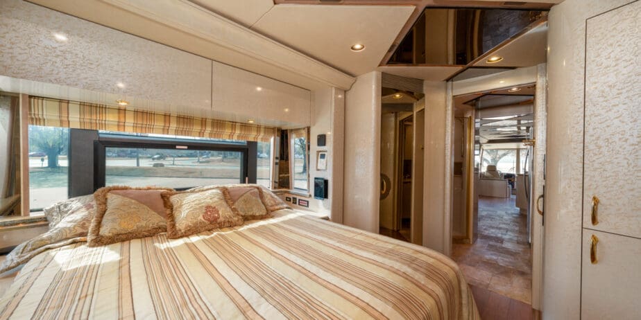 luxury-rv-marathon-coach-1011-012