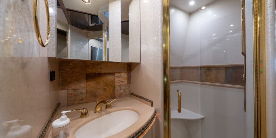 luxury-rv-marathon-coach-1011-014