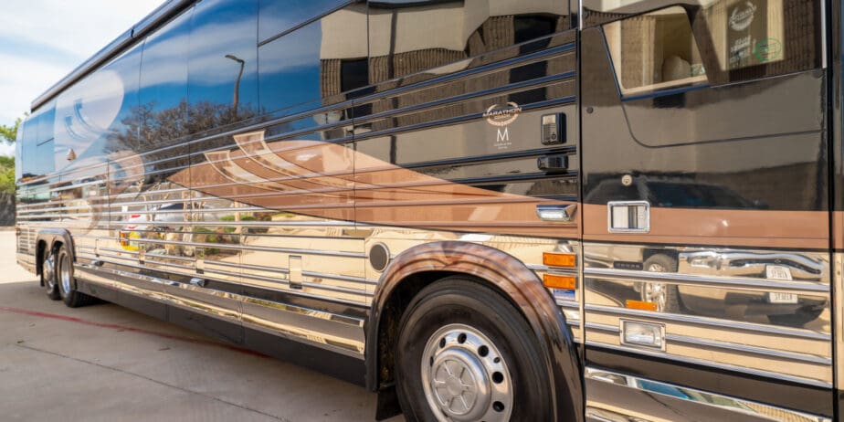 luxury-rv-marathon-coach-1011-031