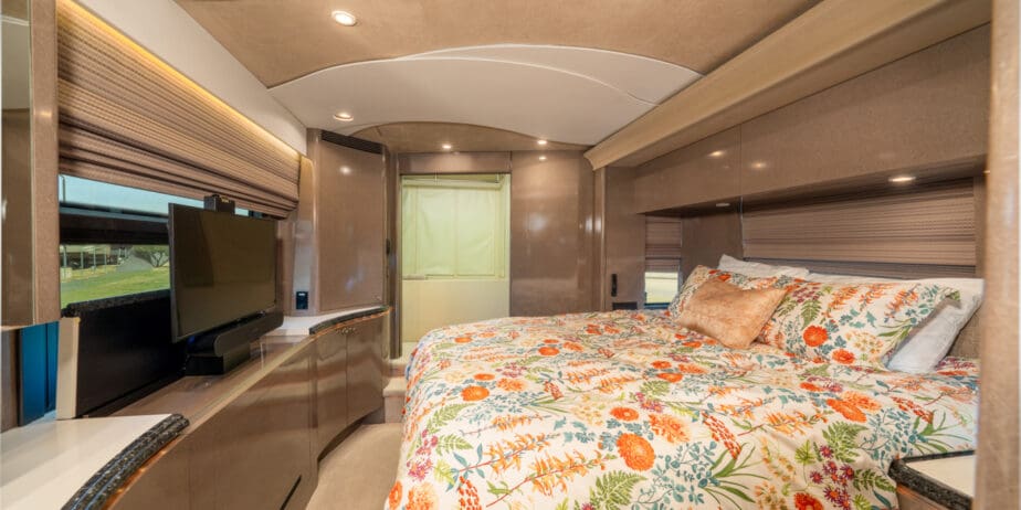 luxury-rv-marathon-coach-1153-08