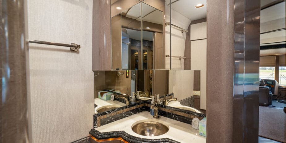 luxury-rv-marathon-coach-1153-13