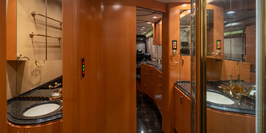 luxury-rv-marathon-coach-959-023