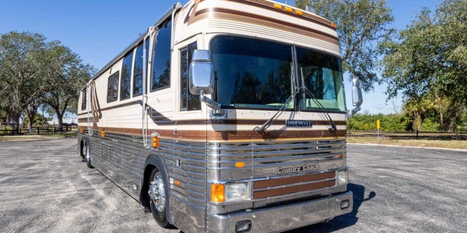 1991-Prevost-Country-Coach-40XL-Exterior-SM-01
