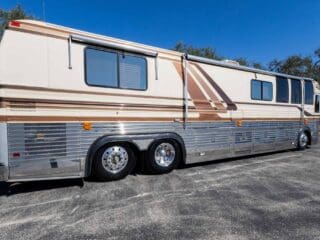 1991-Prevost-Country-Coach-40XL-Exterior-SM-04