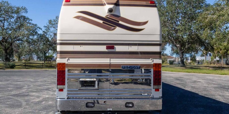 1991-Prevost-Country-Coach-40XL-Exterior-SM-06