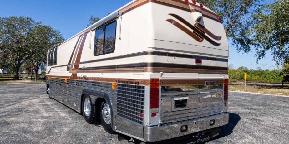 1991-Prevost-Country-Coach-40XL-Exterior-SM-07