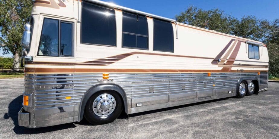 1991-Prevost-Country-Coach-40XL-Exterior-SM-10