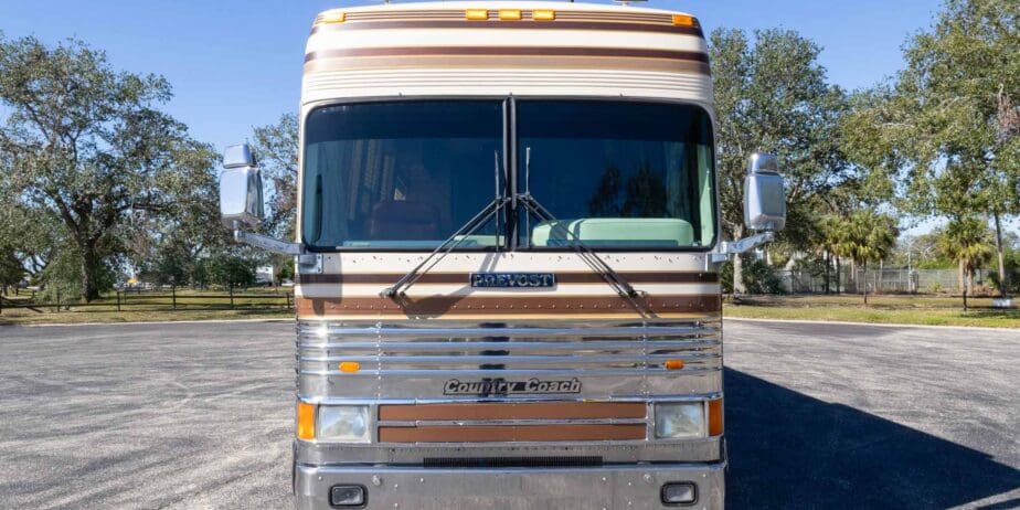 1991-Prevost-Country-Coach-40XL-Exterior-SM-11