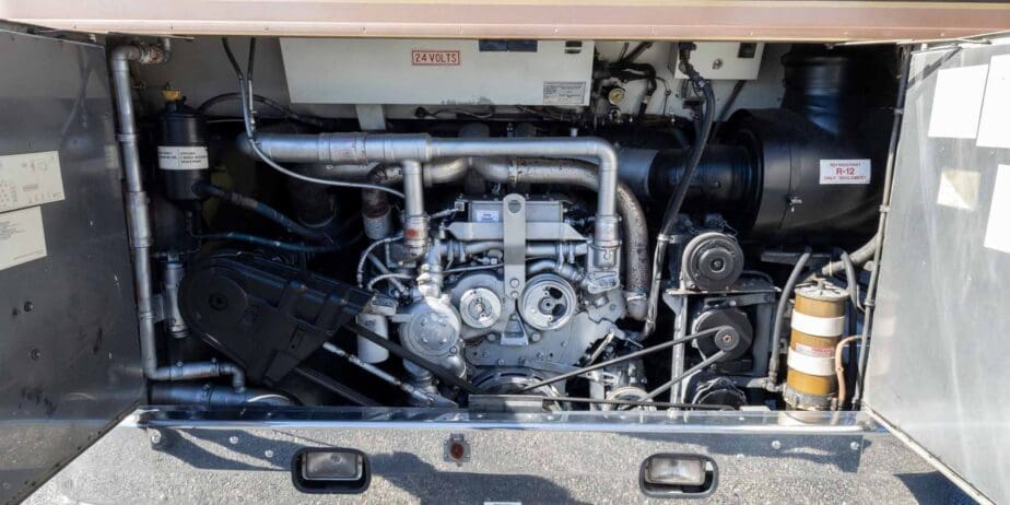 1991-Prevost-Country-Coach-40XL-Outside-SM-13
