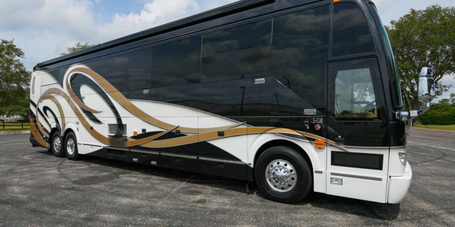 2003-Prevost-Liberty-Exterior-SM-02