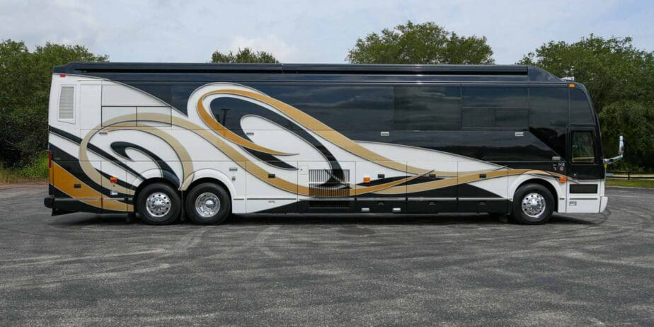 2003-Prevost-Liberty-Exterior-SM-03