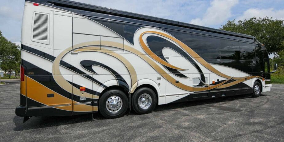 2003-Prevost-Liberty-Exterior-SM-04