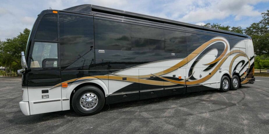 2003-Prevost-Liberty-Exterior-SM-10