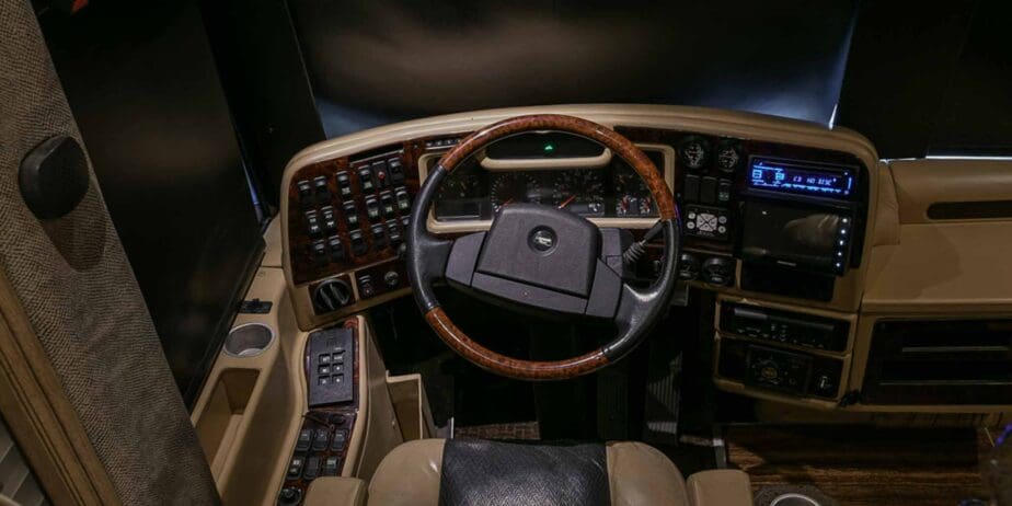 2003-Prevost-Liberty-Interior-SM-01
