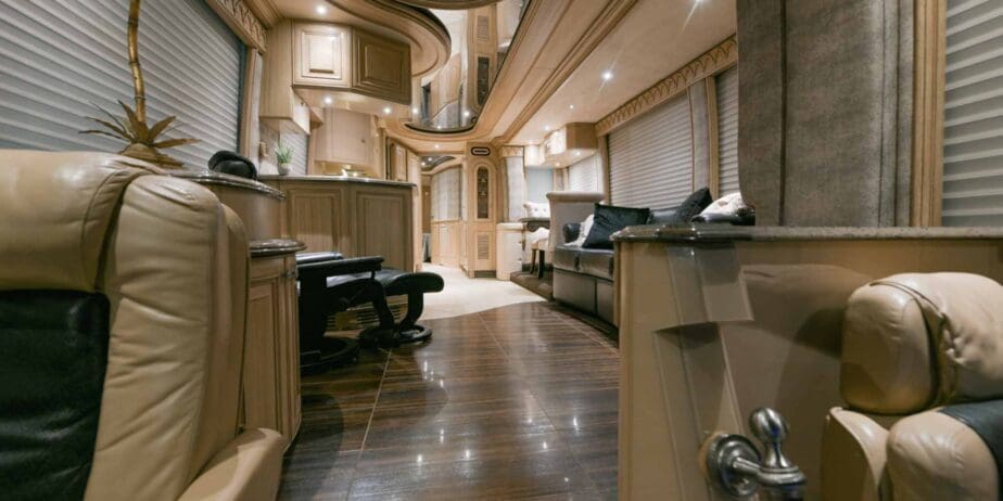 2003-Prevost-Liberty-Interior-SM-02