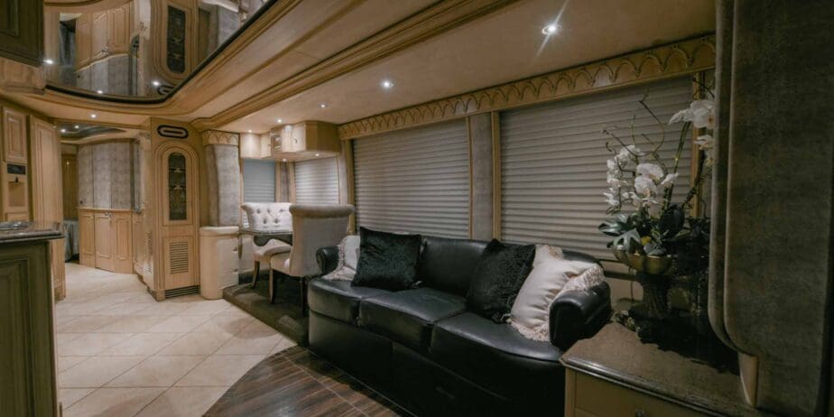 2003-Prevost-Liberty-Interior-SM-04