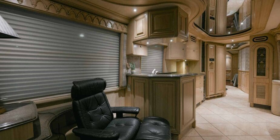 2003-Prevost-Liberty-Interior-SM-05