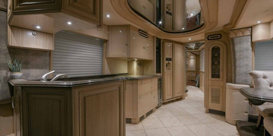 2003-Prevost-Liberty-Interior-SM-06