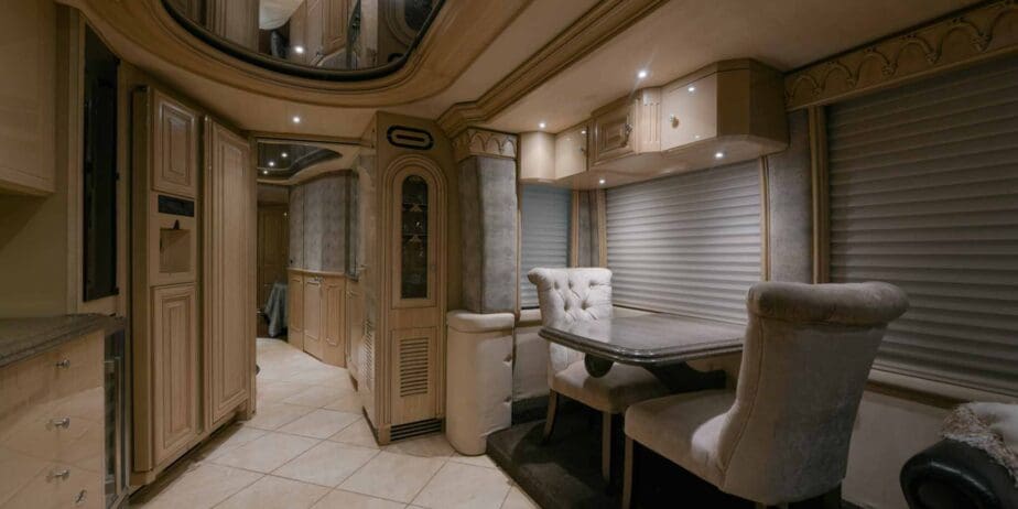 2003-Prevost-Liberty-Interior-SM-07