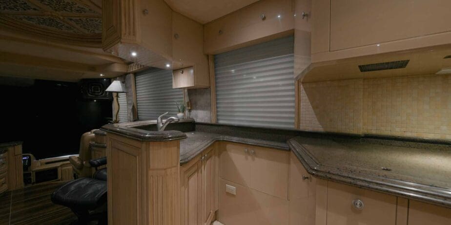2003-Prevost-Liberty-Interior-SM-09