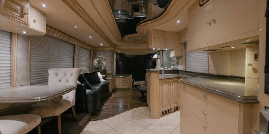 2003-Prevost-Liberty-Interior-SM-10