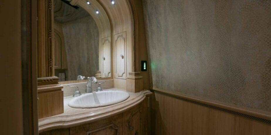 2003-Prevost-Liberty-Interior-SM-12
