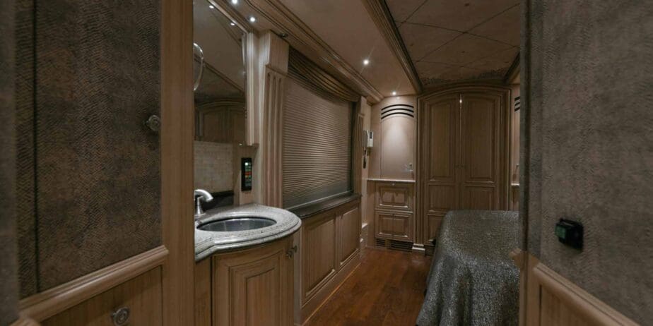 2003-Prevost-Liberty-Interior-SM-15