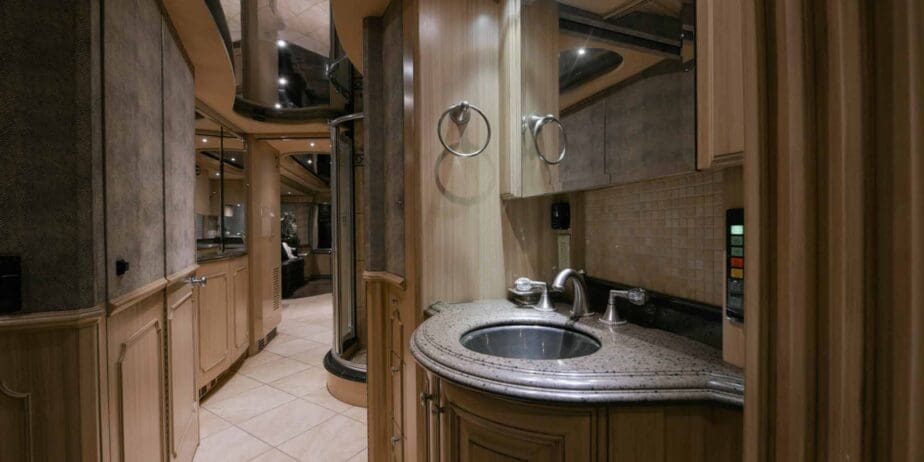 2003-Prevost-Liberty-Interior-SM-16