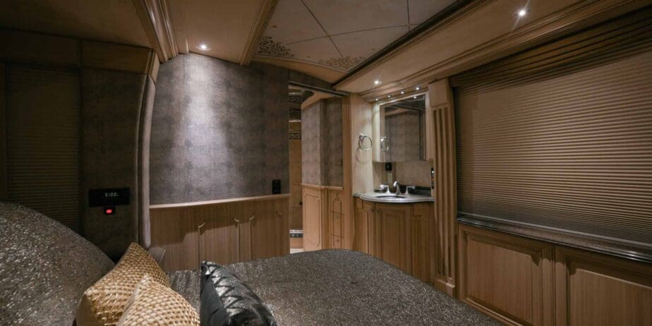 2003-Prevost-Liberty-Interior-SM-19