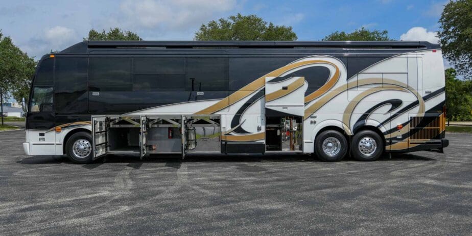 2003-Prevost-Liberty-Outside-SM-02