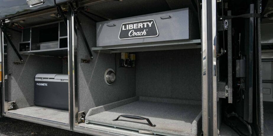 2003-Prevost-Liberty-Outside-SM-05